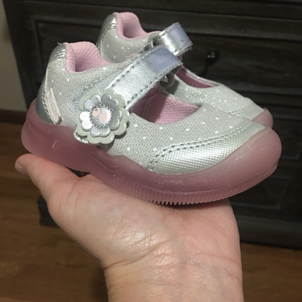 Silver/Grey/Pink Suprize toddler shoes.